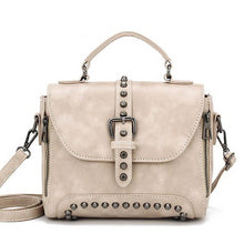 Carregar imagem no visualizador da galeria, Bolsa Crossbody Estilo Vintage com Spikes